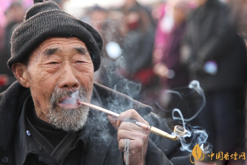 旱煙和煙卷哪個危害大，旱煙袋很有講究