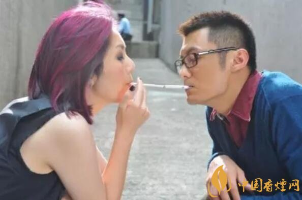 香煙夾耳朵上是怎么來(lái)的，耳夾煙是男人的專利